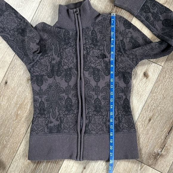 The North Face Gray and Black Wool Blend Floral Zip Up Sweatshirt - Picture 9 of 9